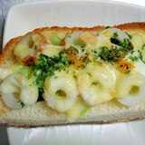 チンゲン菜＆竹輪の青海苔かけチーズトースト
